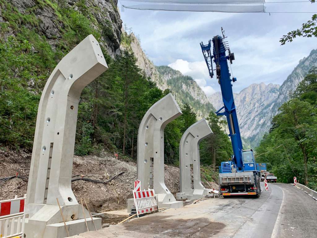 Baustelle mit den Beton-Fertigteilen