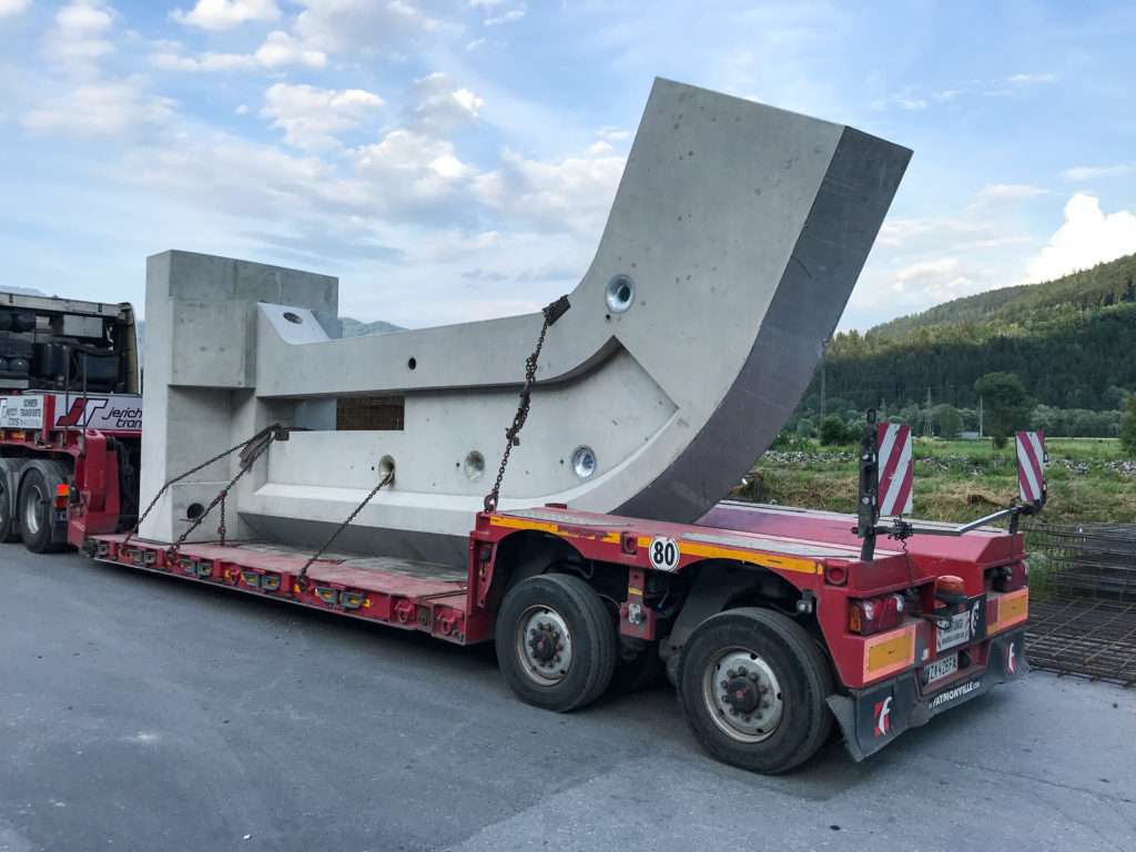 Transport der Beton-Fertigteile